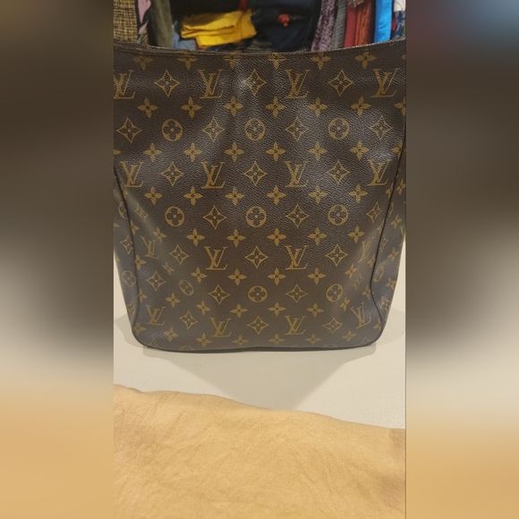 Louis Vuitton Monogram Looping GM One Strap Bag - Picture 7 of 10